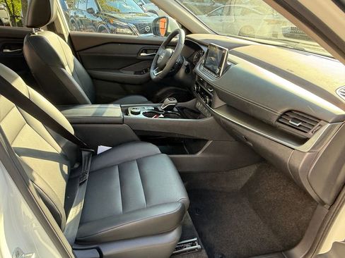 Used 2023 Nissan Rogue SV w/ SV Premium B Package AWD/4WD image 28
