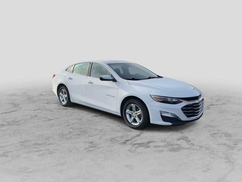 Used 2024 Chevrolet Malibu LT image 2