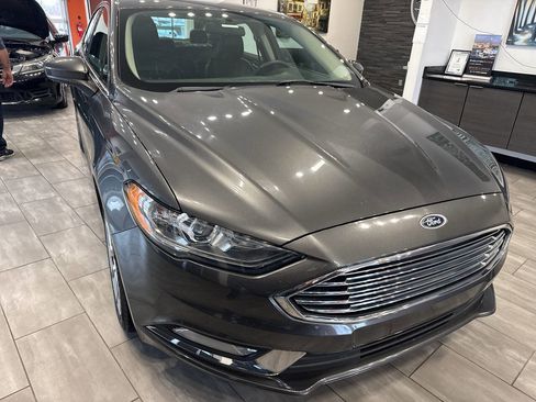 Used 2017 Ford Fusion SE w/ Equipment Group 201A image 4