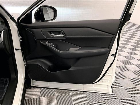 New 2025 Nissan Rogue SL w/ Tech Package AWD/4WD image 70