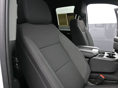 Used 2025 Chevrolet Silverado 2500 Custom w/ Custom Value Package image 19