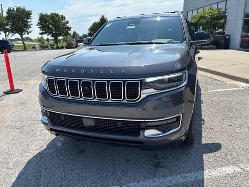 Used 2023 Jeep Wagoneer L 4WD w/ Premium Group I image 10