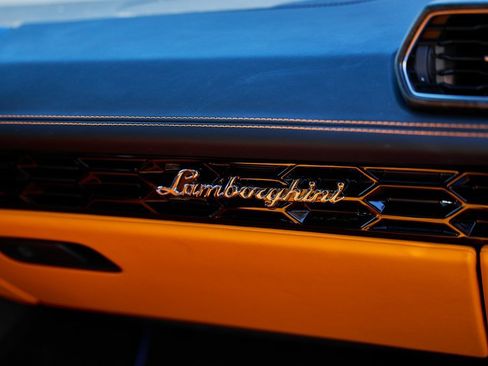 Used 2020 Lamborghini Huracan EVO image 36