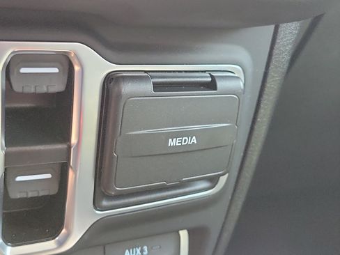 Used 2025 Jeep Gladiator Mojave AWD/4WD image 23