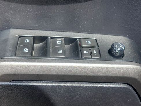 Used 2020 Toyota Tacoma SR5 image 24