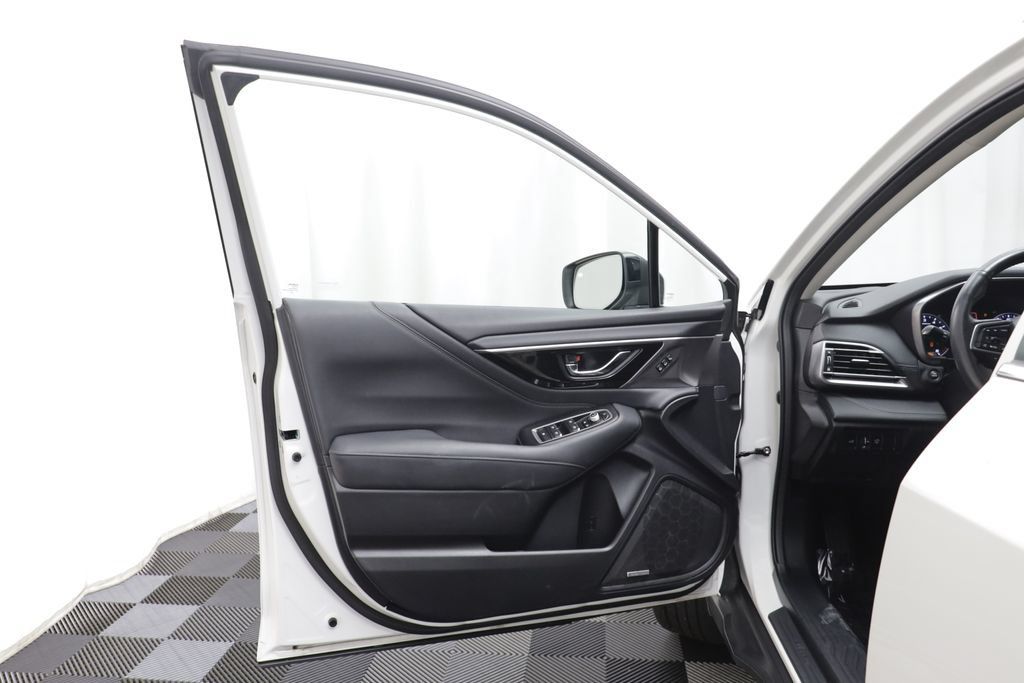 Used 2023 Subaru Outback Touring XT AWD/4WD image 4