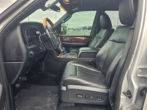 Used 2016 Lincoln Navigator Select AWD/4WD image 18