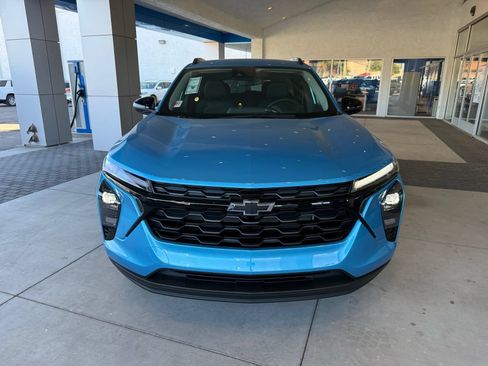 New 2026 Chevrolet Trax LT w/ Midnight Edition FWD image 2