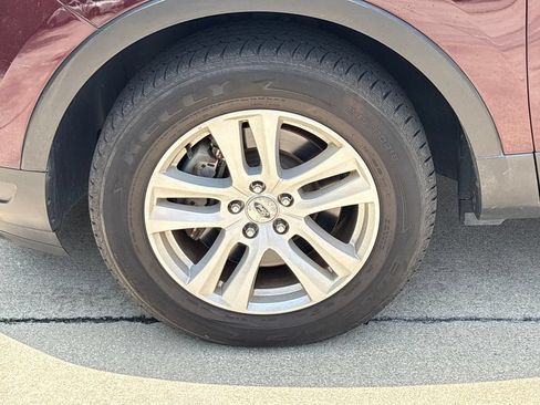 Used 2018 Ford Explorer XLT w/ Equipment Group 202A AWD/4WD image 11