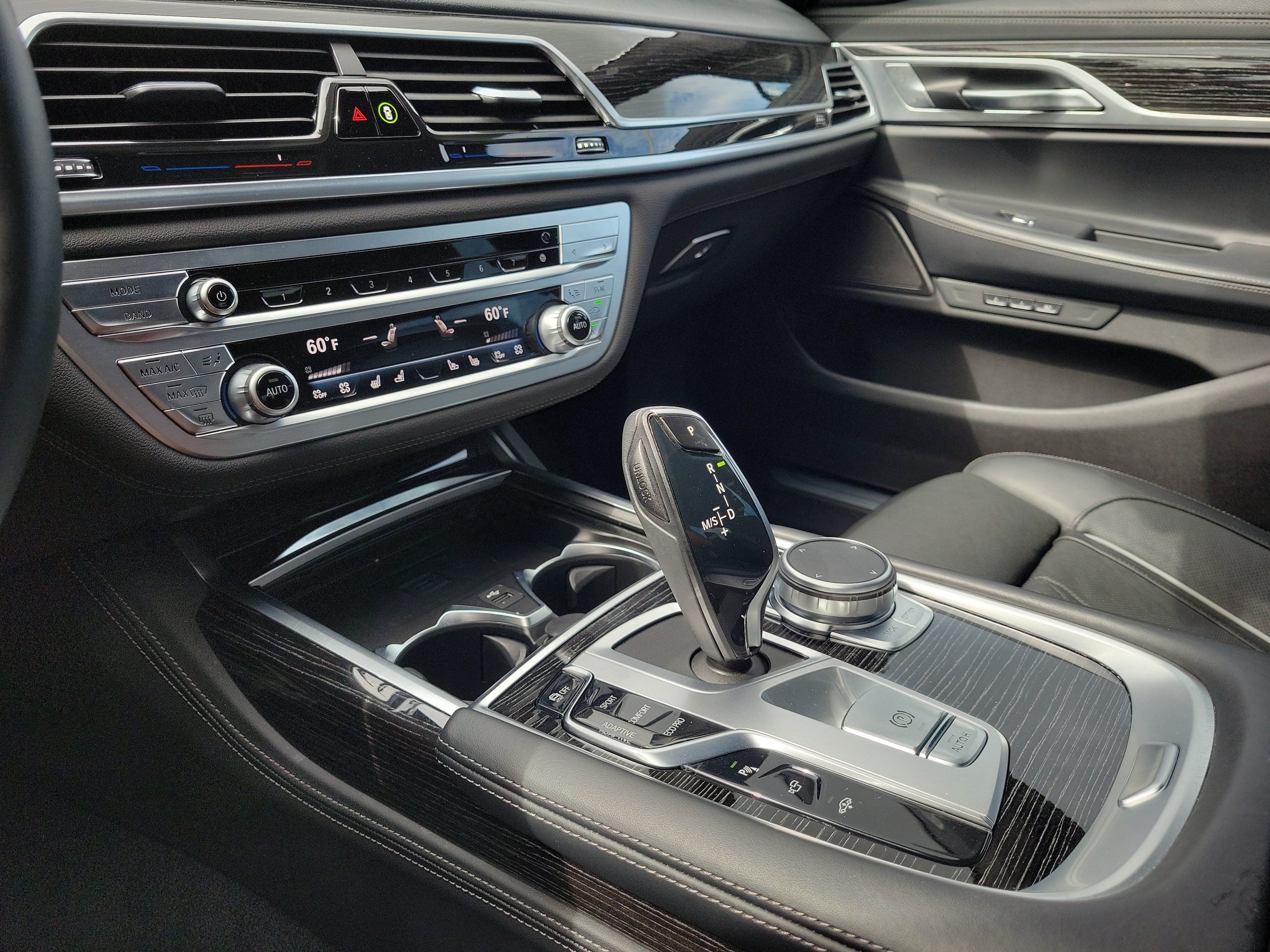 Used 2022 BMW 740i w/ M Sport Package RWD image 27