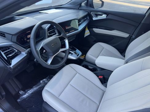 Used 2025 Audi Q4 e-tron Prestige image 11