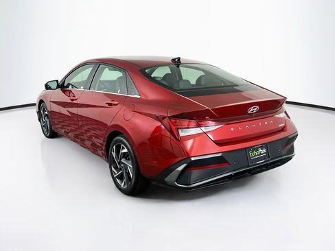 Used 2024 Hyundai Elantra Limited FWD image 5