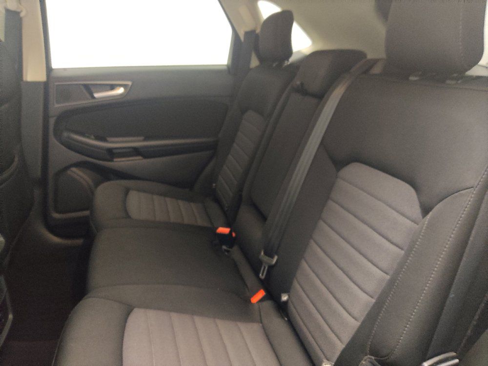 Used 2019 Ford Edge SE FWD image 18