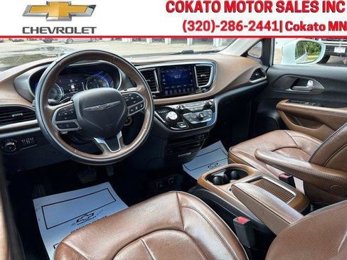 Used 2017 Chrysler Pacifica Limited w/ UConnect Theater Package FWD image 21