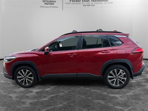 Used 2022 Toyota Corolla Cross XLE image 8