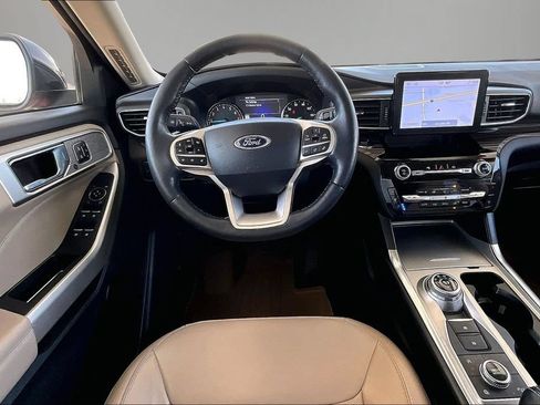 Used 2022 Ford Explorer Limited w/ Equipment Group 301A AWD/4WD image 8