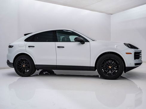 Certified 2025 Porsche Cayenne Coupe AWD/4WD image 9