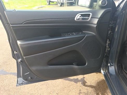 Used 2018 Jeep Grand Cherokee Altitude image 27