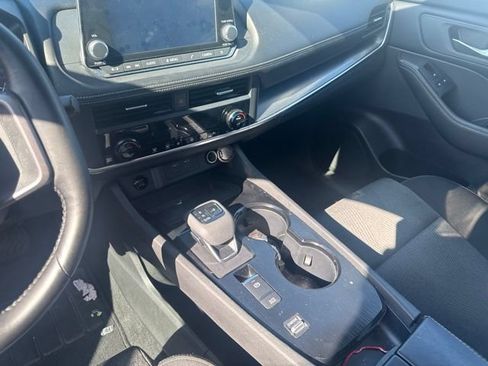 Used 2025 Nissan Rogue SV FWD image 3