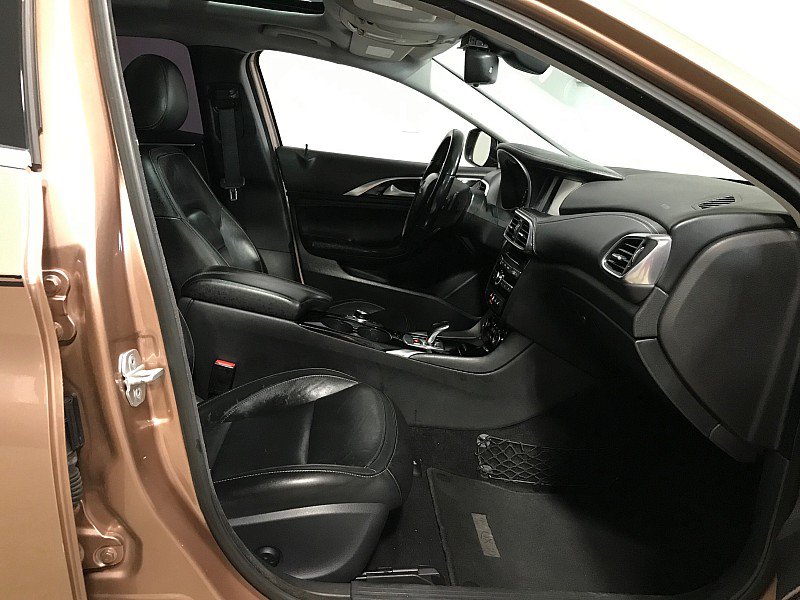 Used 2017 INFINITI QX30 Premium w/ Navigation Package FWD image 13