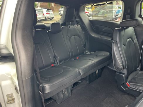 Used 2018 Chrysler Pacifica Touring-L Plus w/ Advanced Safetytec Group FWD image 14