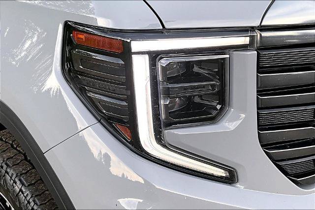 Used 2024 GMC Sierra 1500 AT4 w/ Technology Package AWD/4WD image 29