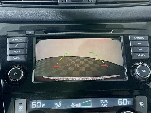 Used 2020 Nissan Rogue SV FWD image 25