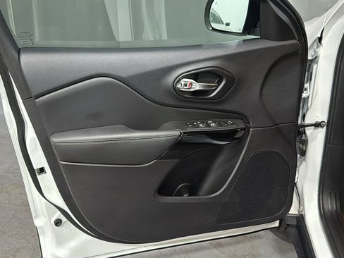 Certified 2023 Jeep Cherokee Altitude Lux w/ Mopar Interior Package AWD/4WD image 10