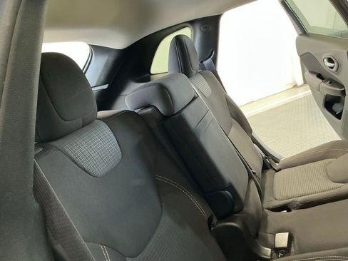 Used 2016 Jeep Cherokee Latitude w/ Comfort/Convenience Group FWD image 15