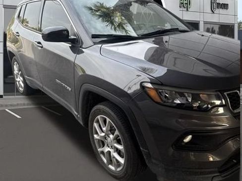 Used 2024 Jeep Compass Latitude AWD/4WD image 1