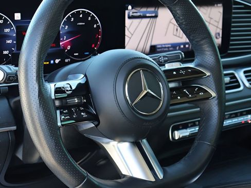 Used 2024 Mercedes-Benz GLS 450 4MATIC image 22