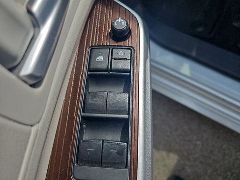 Used 2024 Toyota Sienna XLE AWD/4WD image 11