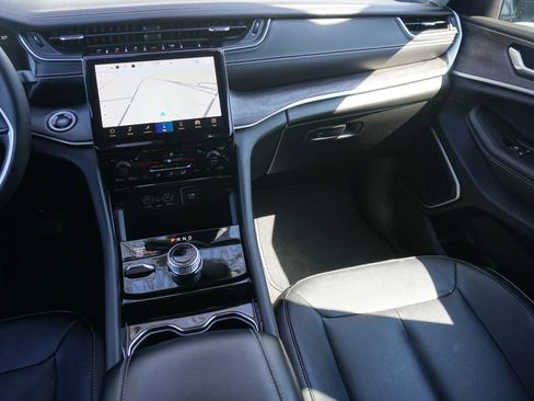 Used 2023 Jeep Grand Cherokee L Limited w/ Black Appearance Package image 29