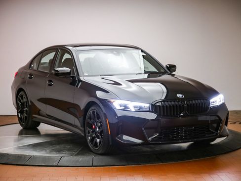 Used 2026 BMW 330i Sedan w/ M Sport Package RWD image 5