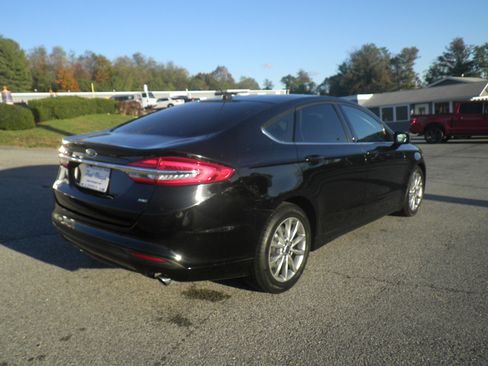 Used 2017 Ford Fusion SE image 7