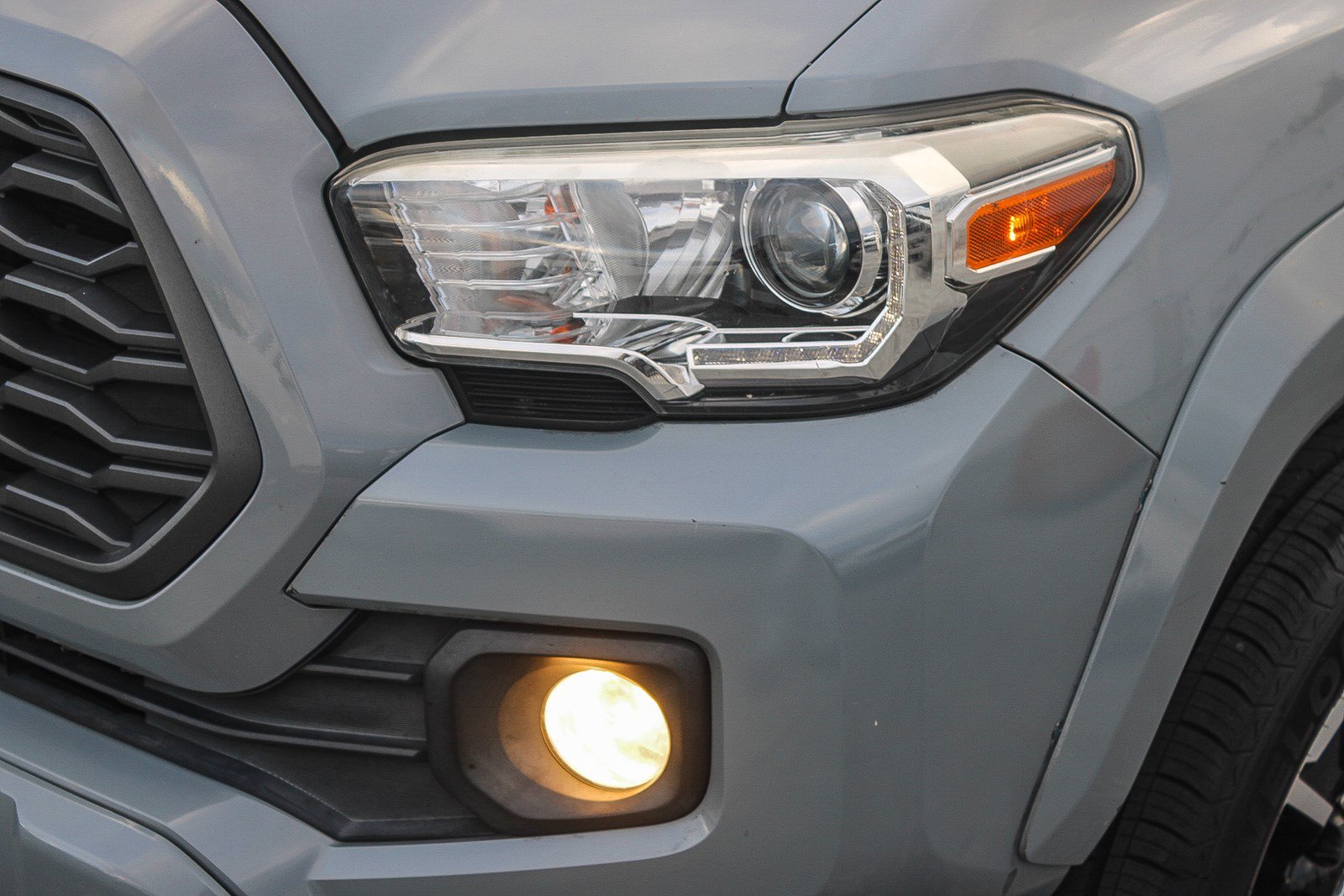 Used 2020 Toyota Tacoma TRD Sport w/ Technology Package RWD image 5