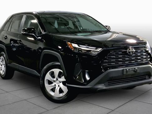 Used 2025 Toyota RAV4 LE AWD/4WD image 3