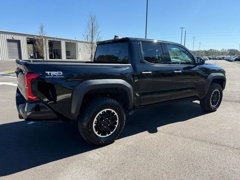 Used 2025 Toyota Tacoma TRD Off-Road image 13