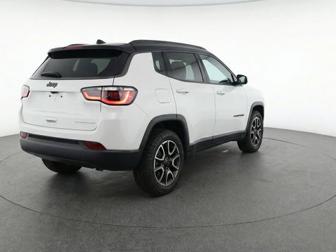 Used 2025 Jeep Compass Trailhawk AWD/4WD image 9