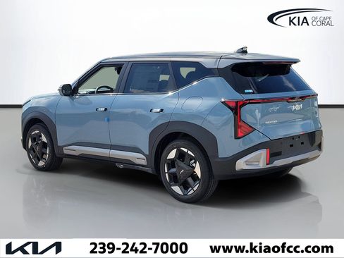 New 2027 Kia Seltos S FWD image 4