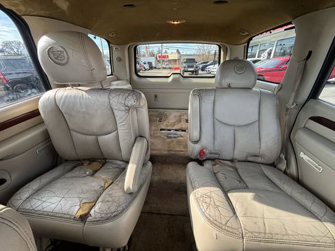 Used 2004 Cadillac Escalade AWD image 17
