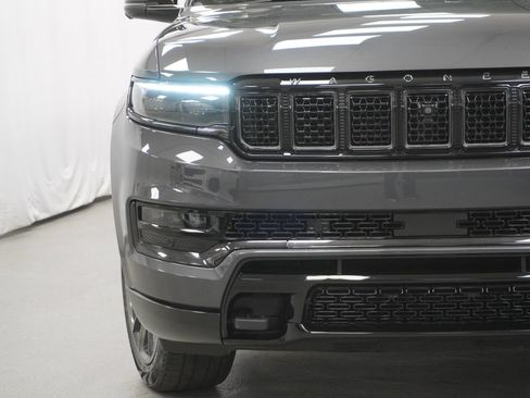 Certified 2025 Jeep Grand Wagoneer Series III w/ Rear Seat Video Group 1 AWD/4WD image 7