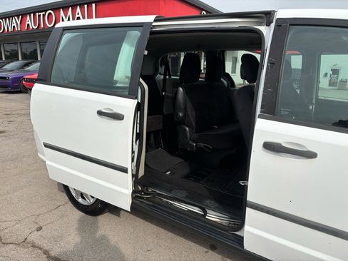 Used 2014 Dodge Grand Caravan American Value Package FWD image 11