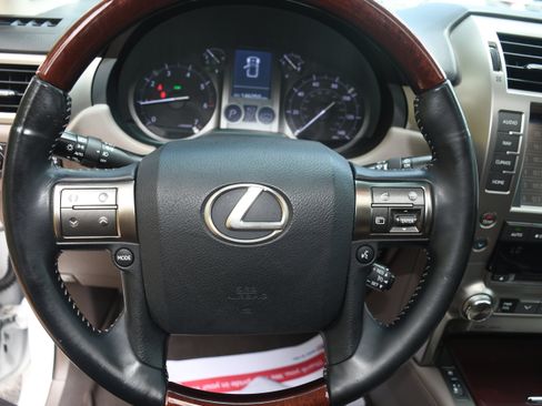 Used 2015 Lexus GX 460 w/ Premium Package AWD/4WD image 13