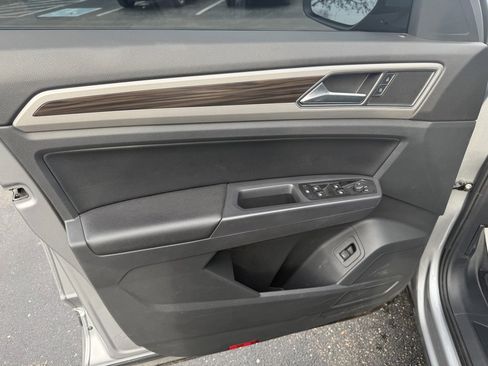 Used 2021 Volkswagen Atlas SE image 33