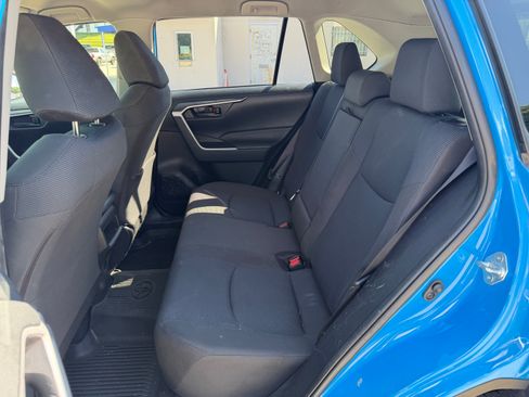 Used 2019 Toyota RAV4 LE AWD/4WD image 12