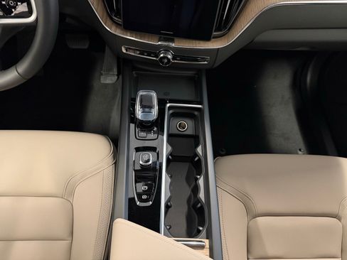 New 2026 Volvo XC60 T8 Plus w/ Protection Package Premier image 20
