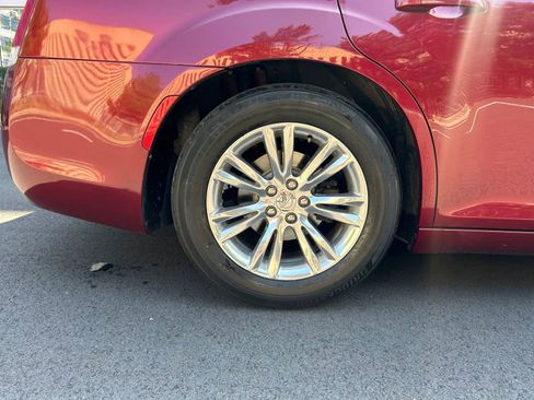 Used 2016 Chrysler 300 Limited RWD image 4