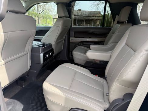 Used 2021 Ford Expedition XLT image 29