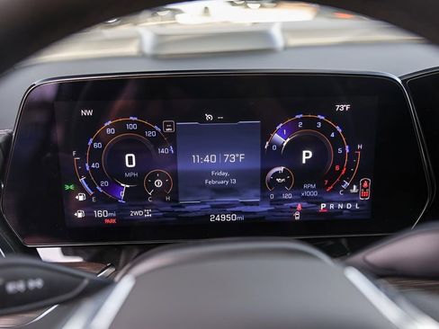 Used 2025 Chevrolet Suburban Z71 image 14